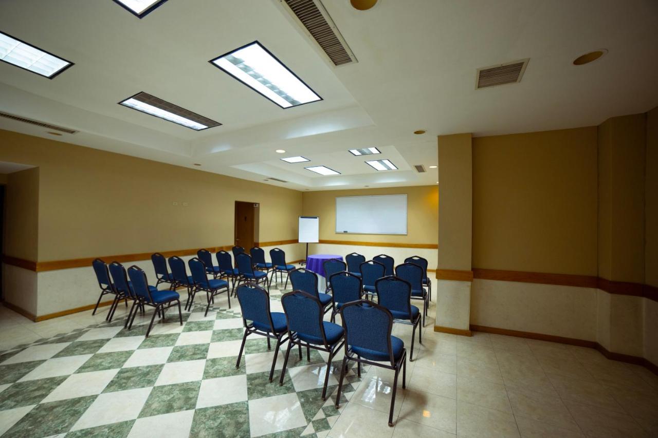 Hotel Colonial Mexicali Bagian luar foto