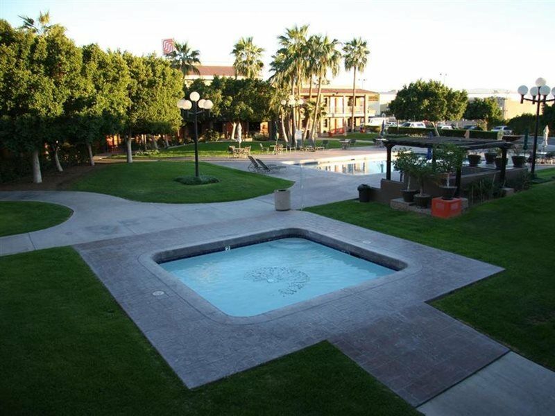 Hotel Colonial Mexicali Bagian luar foto